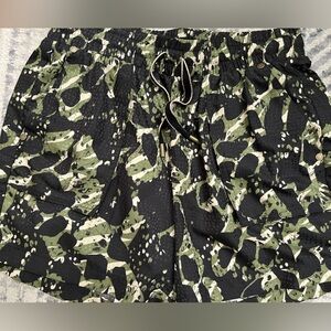 KARL LAGERFELD SHORTS camo snake skin pockets polyester